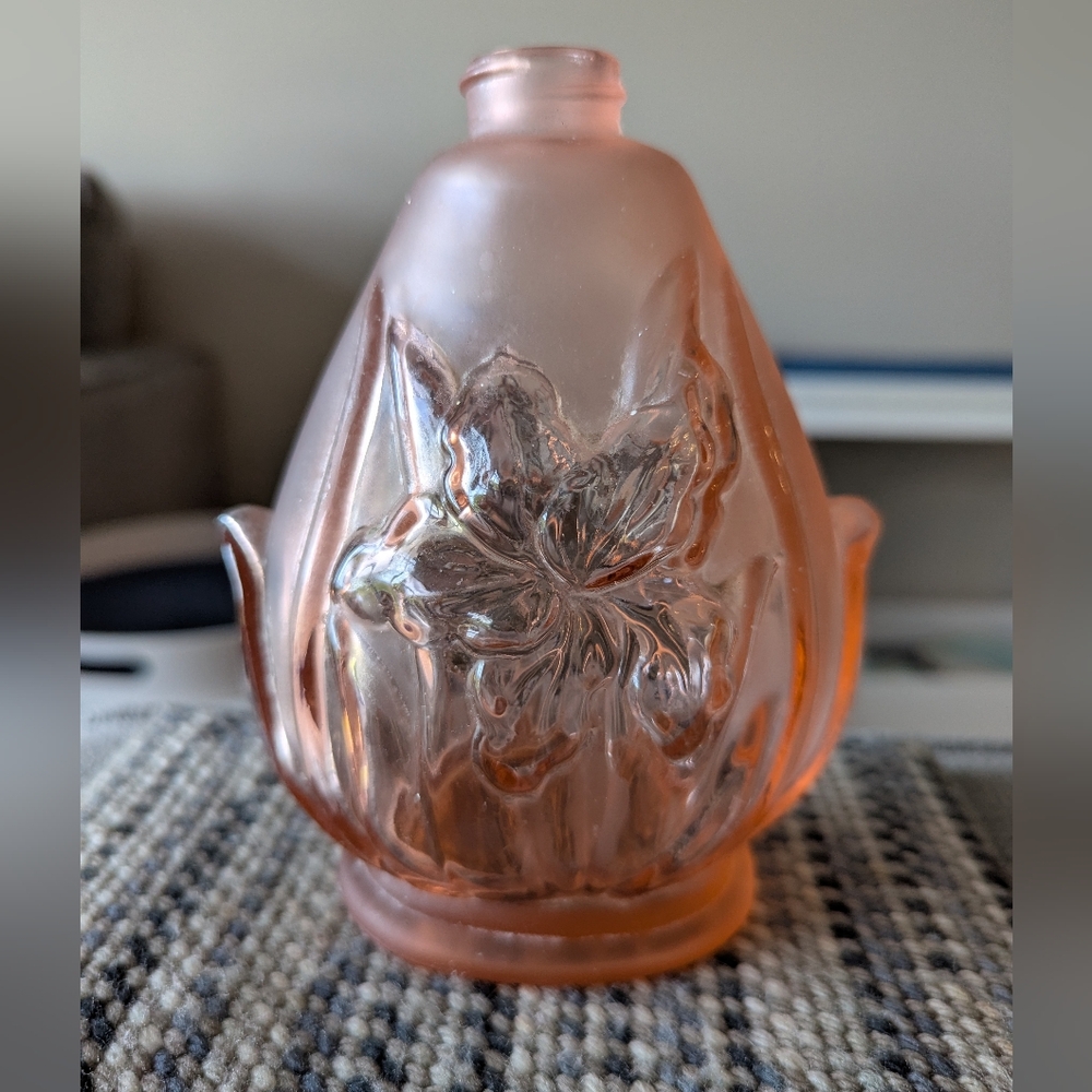 1930's Art Deco small Daffodil vase, Czech glass, depression era